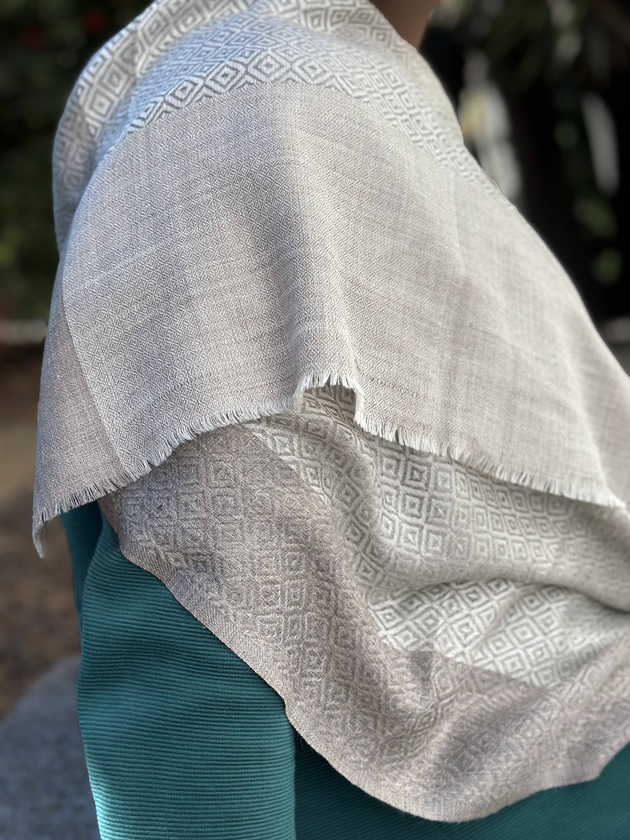 Super-Fine Genuine Cashmere Blend Diamond Weave Scarf