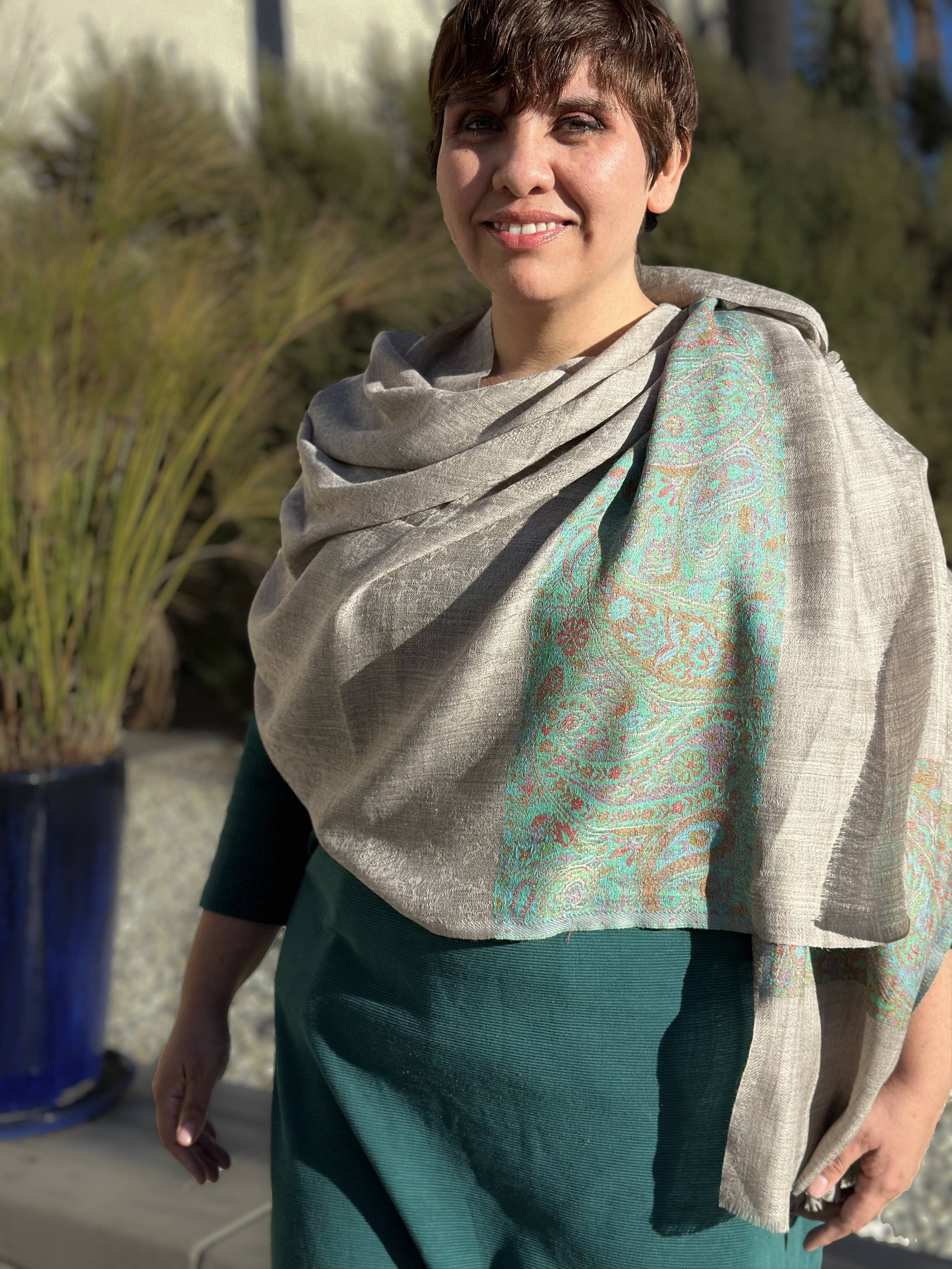 Super-Fine Genuine Cashmere Shawl with Paisley Edges